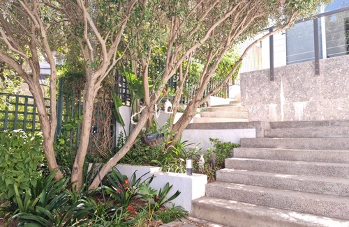 Gordons Bay Central Cottage | Kaya Moya, Sleeps 2, Modern and central with sea view