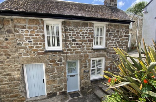Mousehole Cottage | Keigwin Cottage - a cottage that sleeps 4 guests in 2 bedrooms