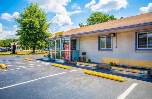 Kernersville Apartment | Kernersville NC | king bed|Smk