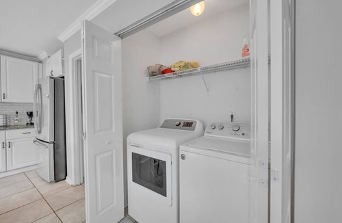 Charlotte House | King Bed - Large Yard - Near UNCC - Concord Mills