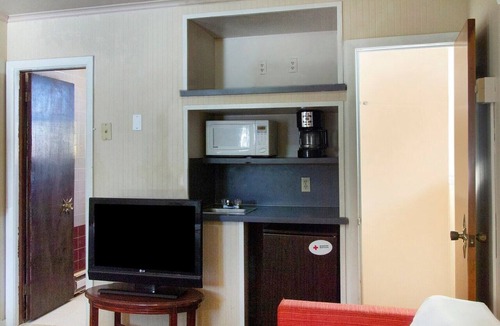 Wilkes-Barre Apartment | King Bed|Non-Smoking
