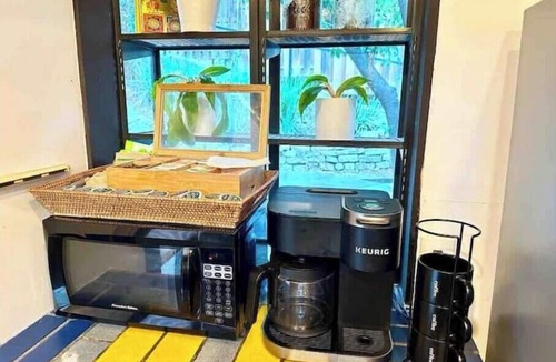 Sylvia Park Cabin | ☀KING BED RETREAT →HOT TUB,AC, 15 MIN🏔HIKING