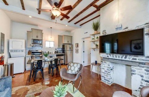 Cannonborough Elliotborough House | King Street- Historic Renovation w/Parking+Bikes!