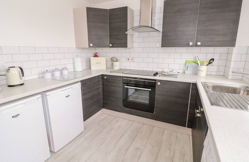 Brackley Cottage | KITE COTTAGE, pet friendly, with a garden in Syresham