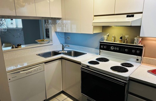 Kitsilano Apartment | Kits beach garden apartment. PETS+Children Welcome