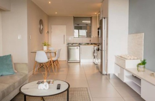 Greater Johannesburg Metropolitan Area Apartment | KMG Apartments at The Apex - Two-Bedroom Apartment 2