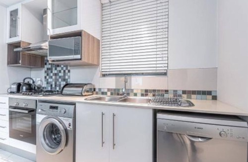 Greater Johannesburg Metropolitan Area Apartment | KMG Apartments at The Apex - Apartment with Balcony