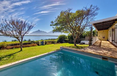 Kommetjie House | Kommetjie Luxury Retreat for Families & Groups by CTHA