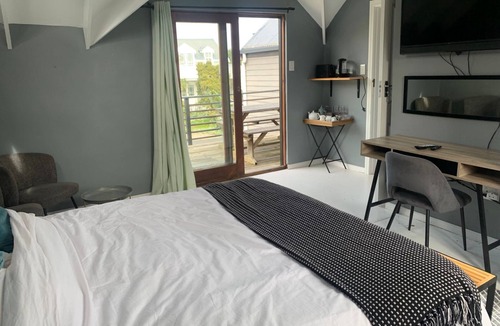 Kommetjie Apartment | Kommetjie's Gift: A Cosy Room with AC & Heating in a Secure Nature Estate
