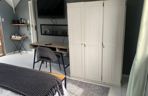 Kommetjie Apartment | Kommetjie's Gift: A Cosy Room with AC & Heating in a Secure Nature Estate