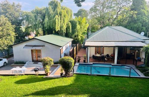 Greater Johannesburg Metropolitan Area Resort | Koppies view 1 Bed cottage