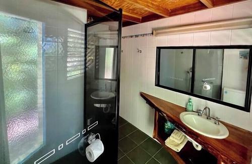 Wongaling Beach House | Kwila Cottage- Pet Friendly!