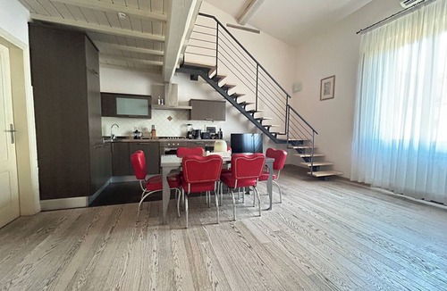 Isolotto Apartment | L'insolita 28