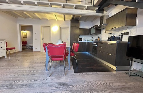 Isolotto Apartment | L'insolita 28