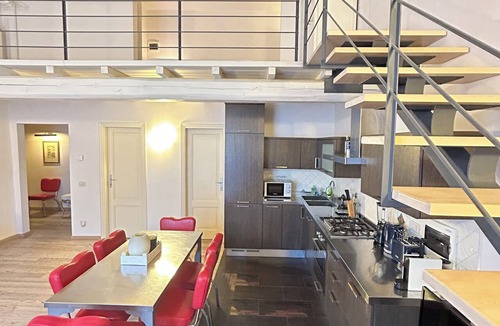 Isolotto Apartment | L'insolita 28