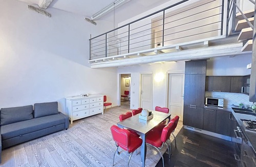 Isolotto Apartment | L'insolita 28