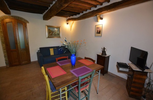 Radicondoli House | LA CASA NUOVA - apartment in holiday house with pool in the tuscan countryside.
