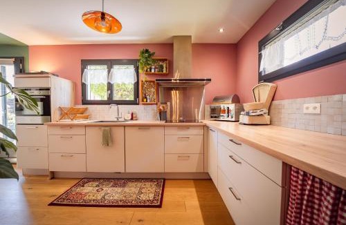 Albertville Apartment | La Charmeuse des Alpes - Appartement climatisé de prestige avec jacuzzi et jardin privé