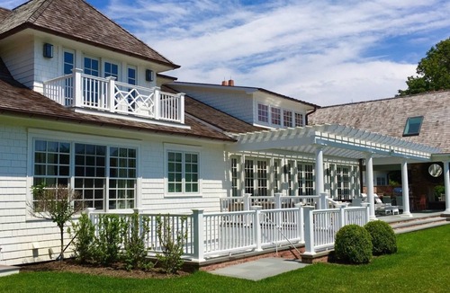 East Hampton North House | La Favorita is a unique estate on 9 acres in the heart of East Hampton