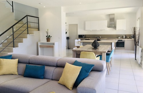La Gaude House | La Gaude, villa 6 people-garden-pool-open view in a quiet