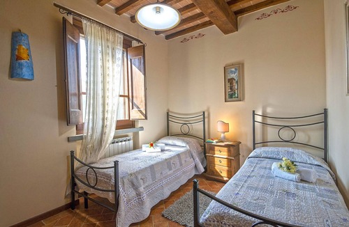 Le Piazze House | La Lepre swimming pool flat with 3 bedrooms and two bathrooms