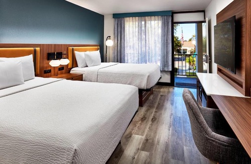 Newbury Park Hotel | La Quinta by Wyndham Thousand Oaks-Newbury Park