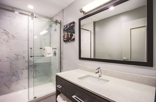 Downtown Baltimore Hotel | La Quinta Inn & Suites by Wyndham Baltimore Downtown