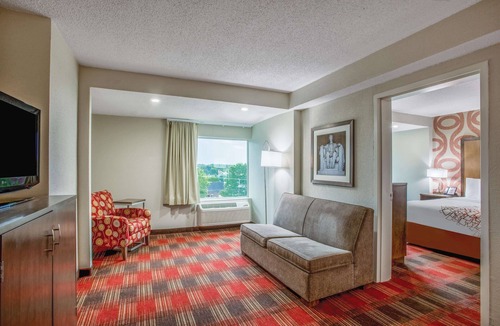 Capitol Heights Hotel | La Quinta Inn & Suites by Wyndham DC Metro Capital Beltway