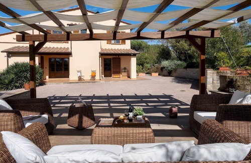 Lari Villa | La Villa nell'Isola Verde 12, Emma Villas