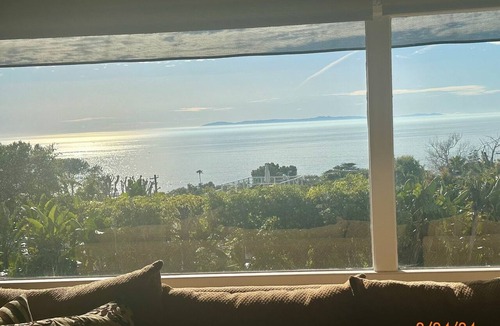 South Laguna House | Laguna Beach = Tropical - Cottage with Ocean View