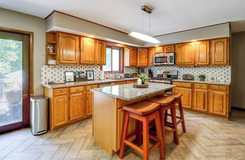 White Haven Cottage | Lake Access & Private Hot Tub at Poconos Home!