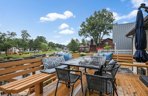 Mauston House | Lake Bliss | Hot Tub | Near WI Dells