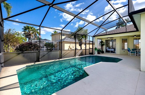 Bridgewater Crossing House | Lake-View Pool Home w Game Room Close to Disney Parks