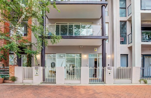 Gungahlin House | LAKEVIEW ESCAPE. CAPITAL CITY COMFORT. FACING A BEAUTIFUL LAKE AND PARK