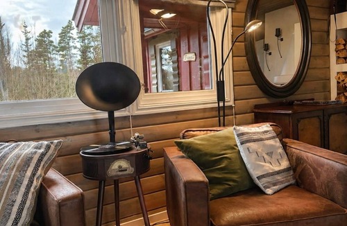 Trogstad Cabin | Lakeview forest cabin with hot tub, terrace and fireplace