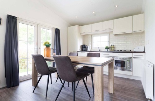 Avenhorn Ski Chalet | ✓ Landhuis at Park Westerkogge ✓ Holiday home for 4 people ✓ Located in Berkhout (North Holland) ✓ Waterfront holiday resort ✓ Book directly at the resort