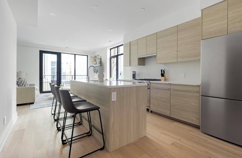 Mount Vernon Square Apartment | Landing | Amazing 2BD in Logan Circle