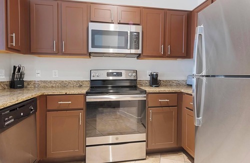 Chillum Apartment | Landing | Beautiful 2BD, Courtyard, Pool