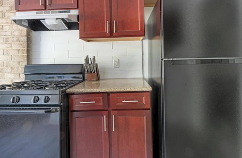 Greenbelt Apartment | Landing | Chic 1BD, Pool, Gym