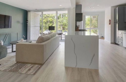 Greenbelt Apartment | Landing | Modern 1BD, Gym, Pool