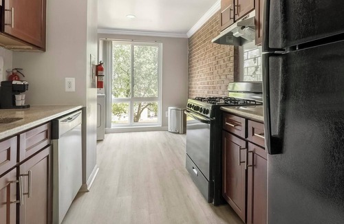 Greenbelt Apartment | Landing | Modern 2BD, Gym, Pool