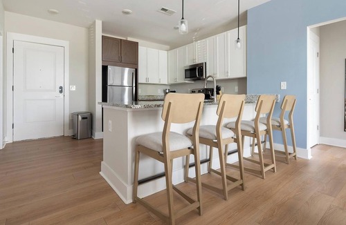 Hickory Apartment | Landing | Spectacular 2BD, Clubhouse, Gym
