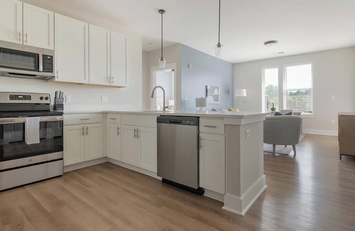 Hickory Apartment | Landing | Stylish 2BD, Yoga Studio, Gym