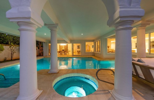 Lanikai House | Lanikai Luxury 5 Bedroom Beachfront Estate - ask for AUGUST CHECK-IN DISCOUNT!