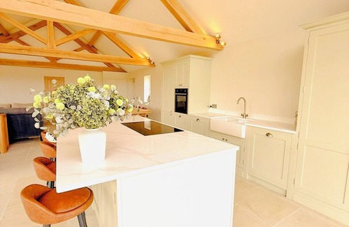 Shipston on Stour House | Large Cotswold Stone Barn ideal for Family Getaways