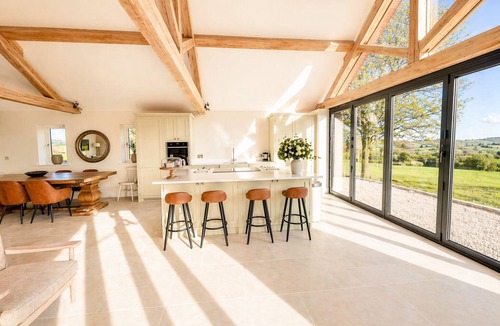Shipston on Stour House | Large Cotswold Stone Barn ideal for Family Getaways