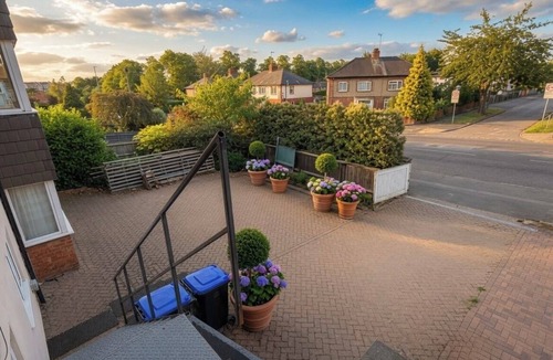 Northampton House | Large double room - guest house style .Ideal for professionals or event reveller