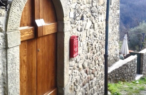 Popiglio House | Large quality Medieval house with pool. Sleeps 20+. Complete privacy.