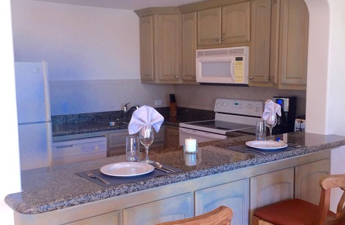 Zona Hotelera Condo | Las Mananitas - Beachfront Ground Floor 1BR Condo, Semi-Private Pool.