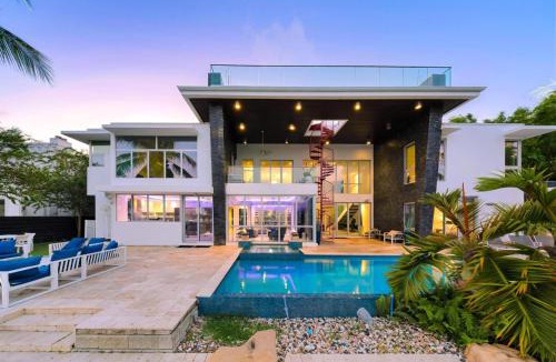 Nurmi Isles Villa | Las Palmas Royal Estate Fort Lauderdale